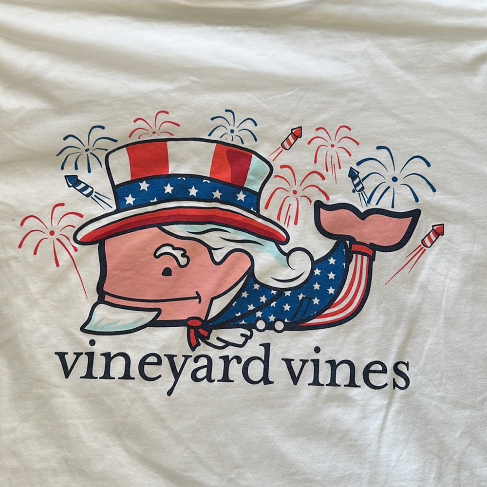 Vineyard Vines white T-shirt
